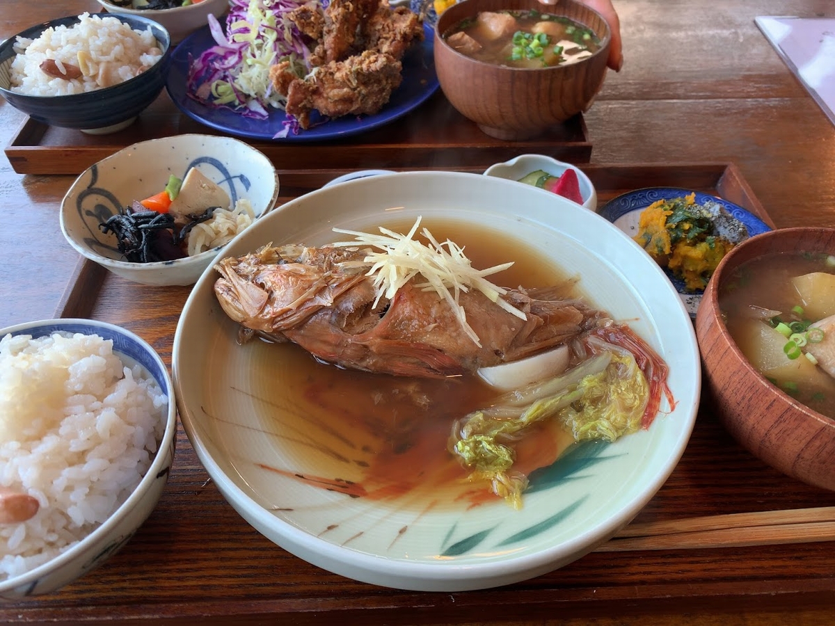 江ノ島テッペンにある㠀舎にここだけの煮付けと唐あげを食べに行こう
